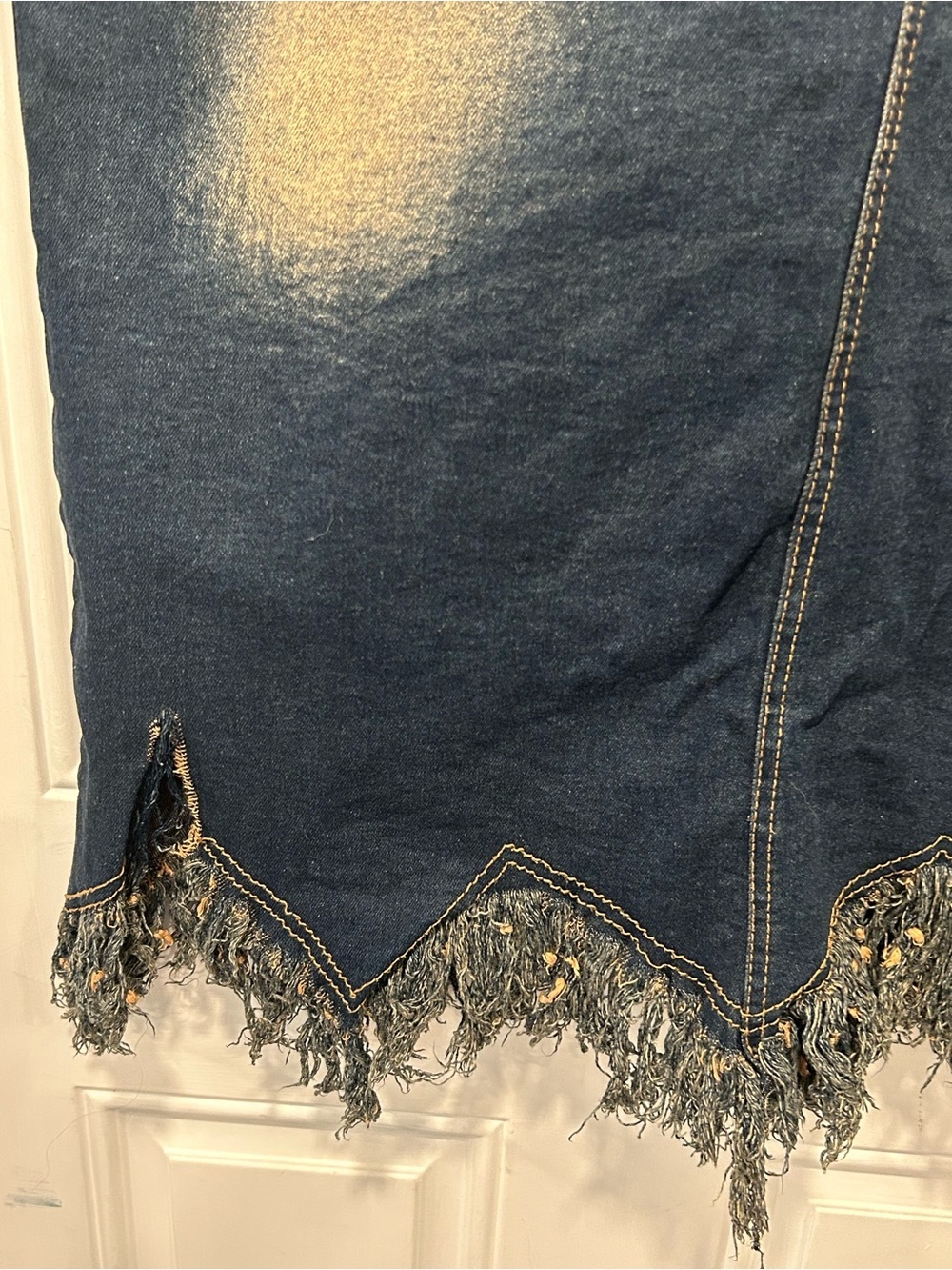 Joy Jeans Vtg Y2K Fringe Denim Skirt Scalloped Raw Hem Whiskered Midi Plus 3X - Picture 3 of 11